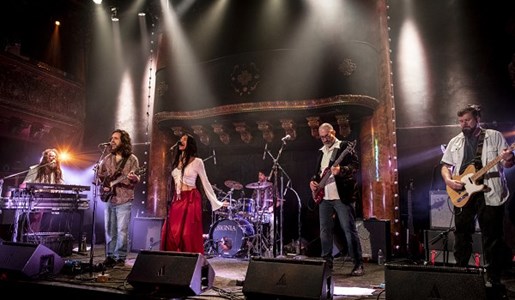 LIVE PERFORMANCES